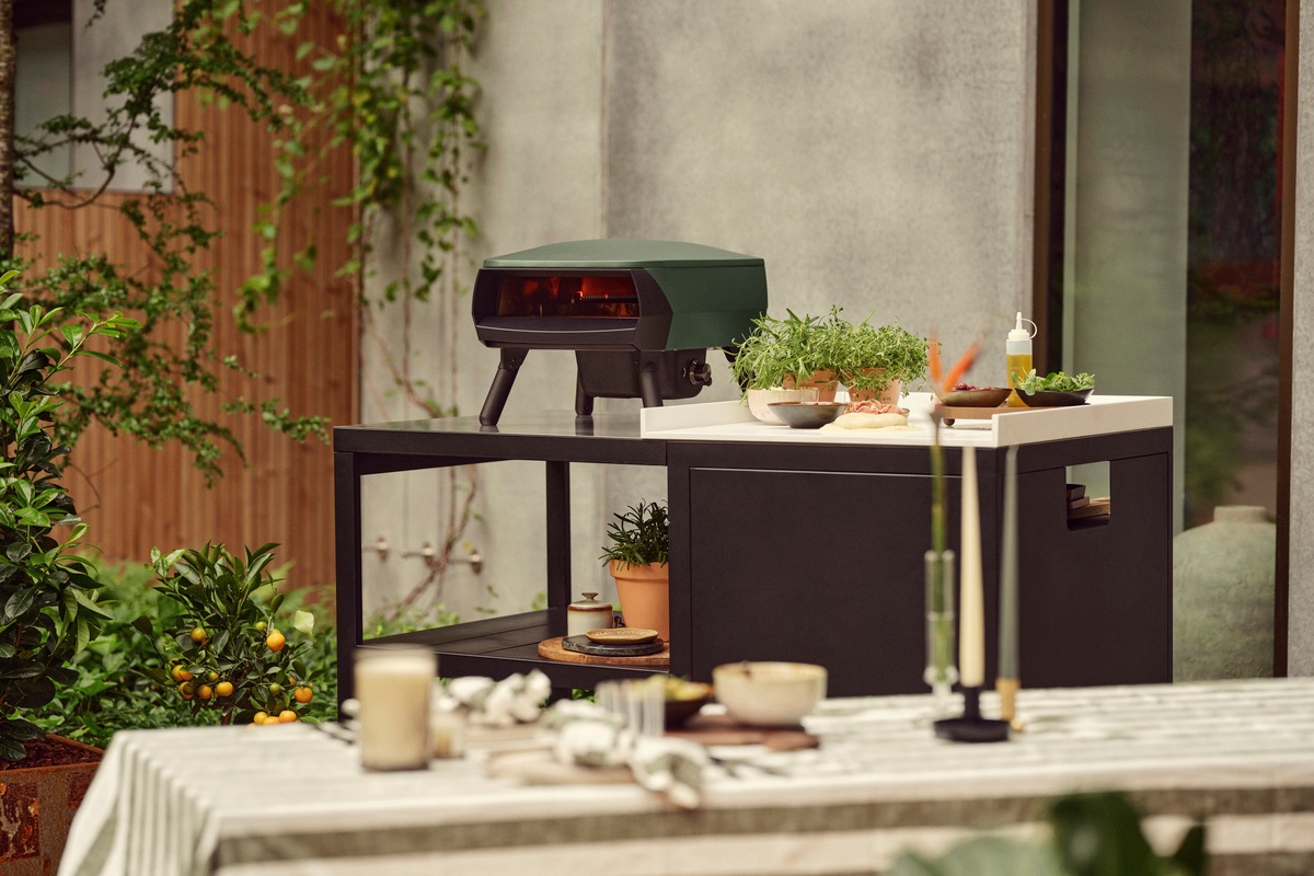 Piec Witt Piccolo Rotante 13 stoi na tarasie gotowy do wypieku